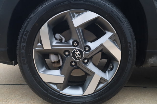 Used 2025 Hyundai Venue SEL FWD image 8