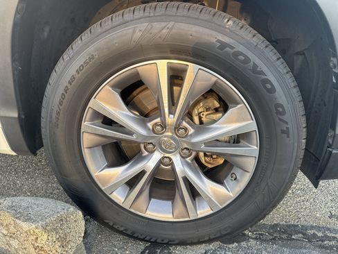 Used 2015 Toyota Highlander XLE image 12