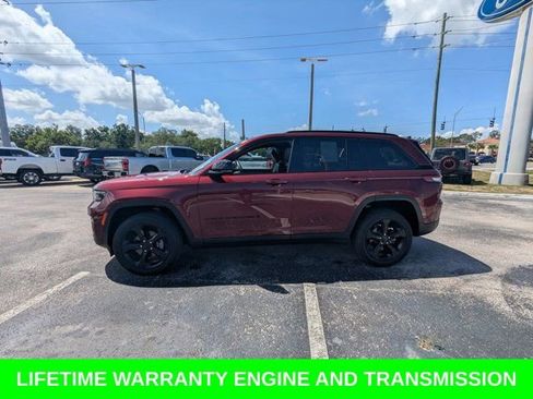 Used 2024 Jeep Grand Cherokee Altitude AWD/4WD image 8