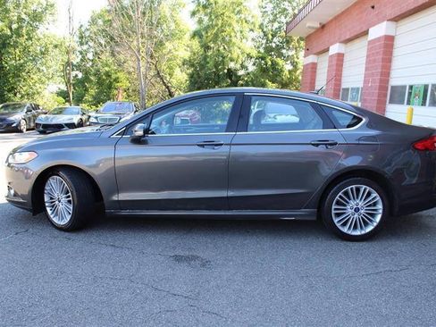 Used 2016 Ford Fusion SE w/ Equipment Group 202A FWD image 2