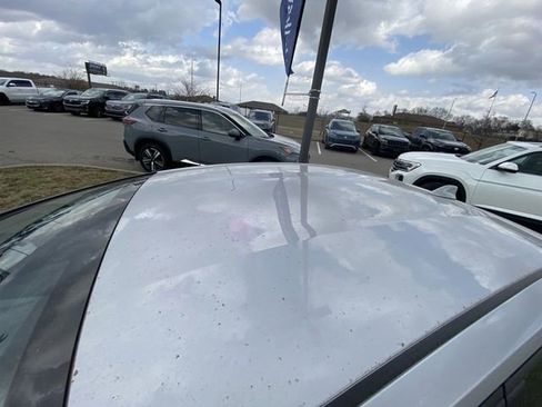 Used 2025 Toyota Prius LE image 3