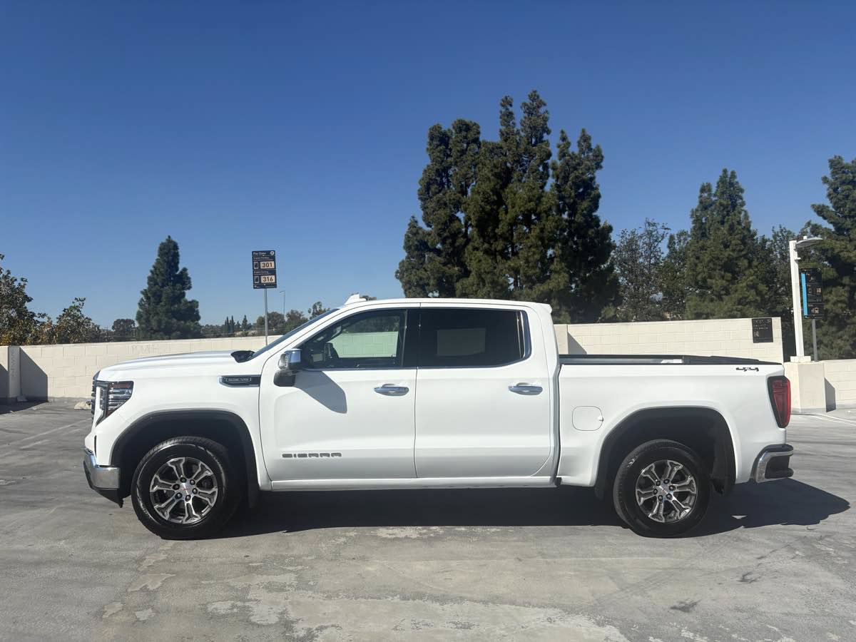 Used 2025 GMC Sierra 1500 SLT AWD/4WD image 9