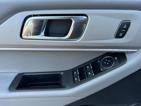 New 2025 Ford Explorer Active w/ Active Comfort Package image 8