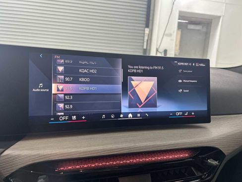 Used 2025 BMW 330i xDrive Sedan w/ Convenience Package image 12