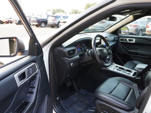 Used 2020 Ford Explorer XLT w/ Equipment Group 202A AWD/4WD image 14