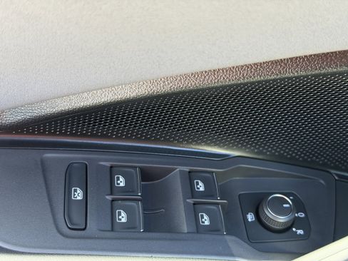 New 2026 Volkswagen Tiguan SE R-Line image 17