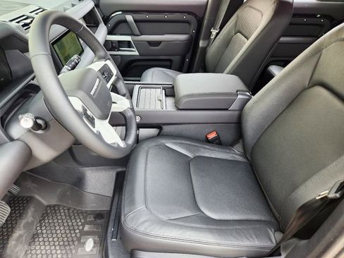 Used 2024 Land Rover Defender 110 S image 9