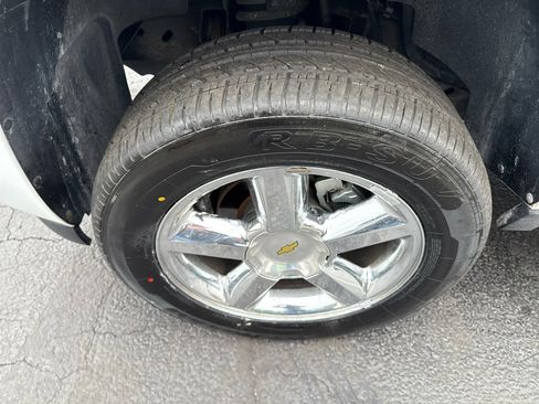 Used 2011 Chevrolet Avalanche LT w/ Luxury Package image 11