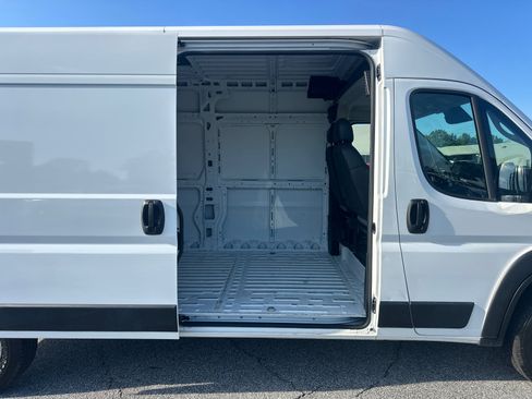 Used 2025 RAM ProMaster 2500 w/ Convenience Group FWD image 15