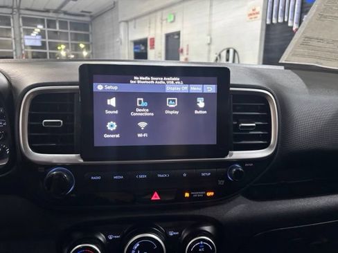 Used 2021 Hyundai Venue SEL FWD image 21