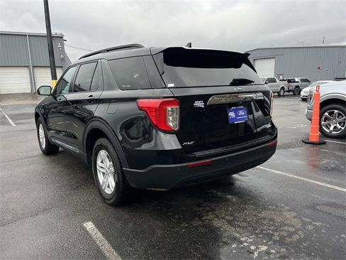 Used 2023 Ford Explorer XLT image 5