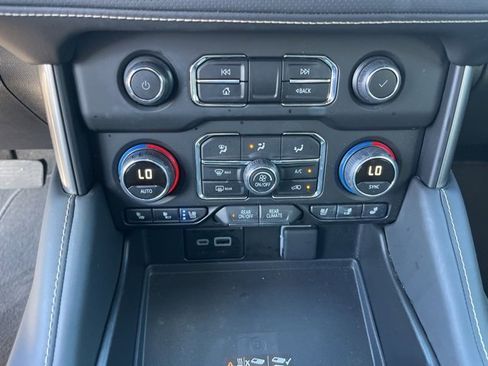 Used 2024 Chevrolet Suburban Premier image 30