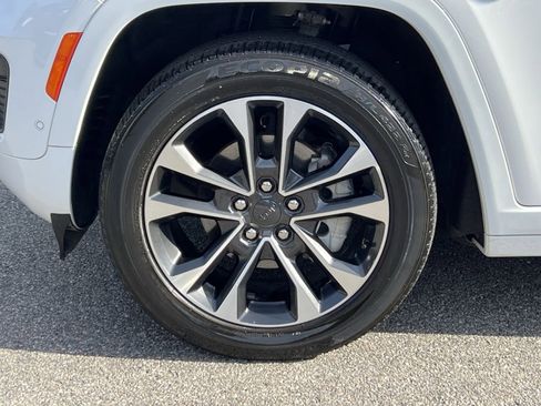 Used 2023 Jeep Grand Cherokee Overland image 13