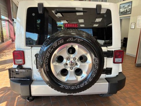 Used 2014 Jeep Wrangler Unlimited Sahara w/ Connectivity Group image 10