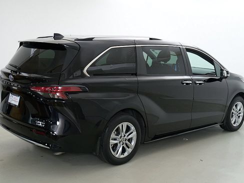 Used 2024 Toyota Sienna Limited AWD/4WD image 8