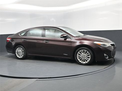 Used 2013 Toyota Avalon XLE Premium image 2