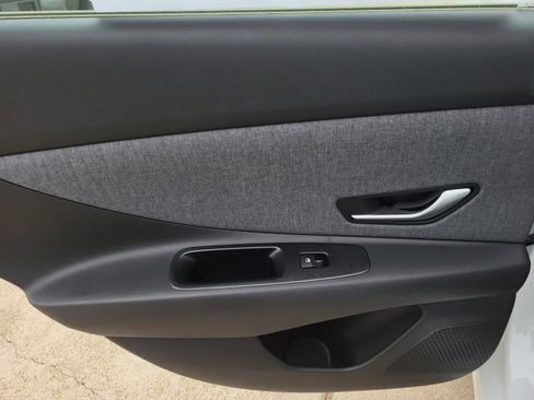 New 2026 Hyundai Elantra Limited FWD image 10