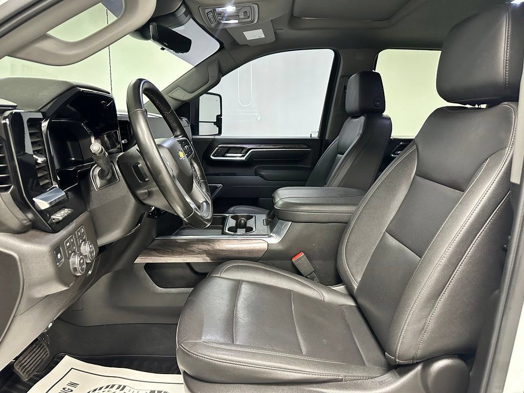 Used 2026 Chevrolet Silverado 2500 LTZ w/ LTZ Premium Package AWD/4WD image 14