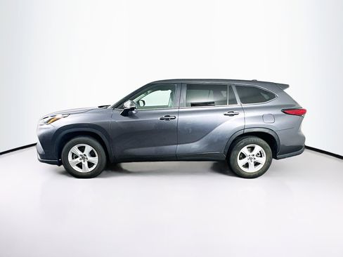 Used 2023 Toyota Highlander LE FWD image 4