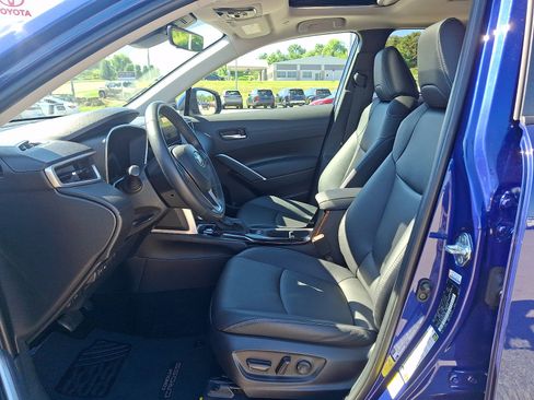 Used 2023 Toyota Corolla Cross XLE w/ Convenience Package AWD/4WD image 14