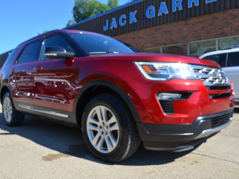 Used 2018 Ford Explorer XLT w/ Equipment Group 201A AWD/4WD image 1