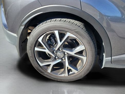 Used 2019 Toyota C-HR Limited image 28