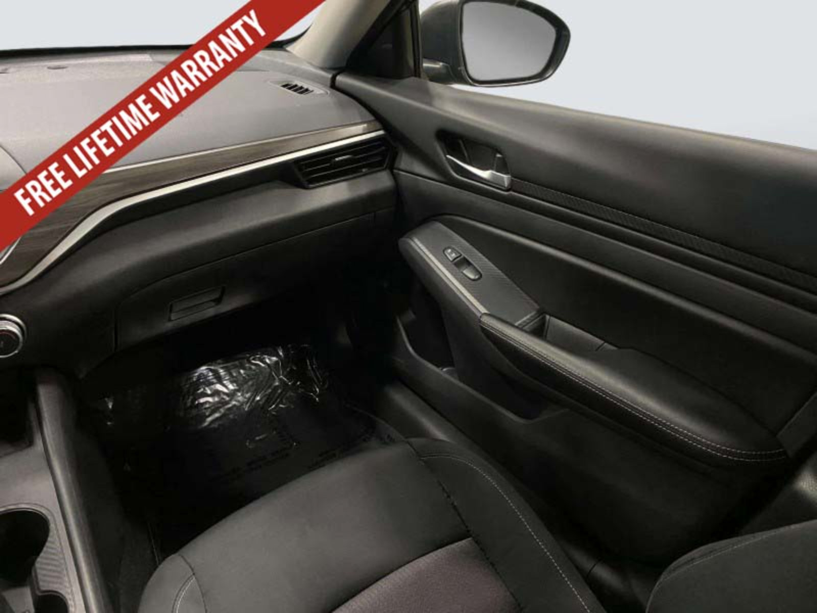 Used 2025 Nissan Altima 2.5 SV FWD image 24