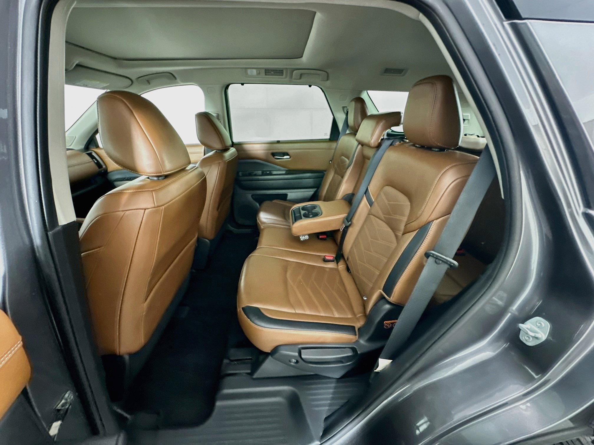 Used 2022 Nissan Pathfinder Platinum w/ Cargo Package FWD image 29
