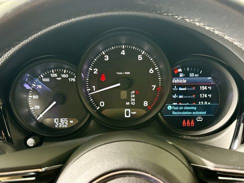 Certified 2024 Porsche Macan AWD/4WD image 13