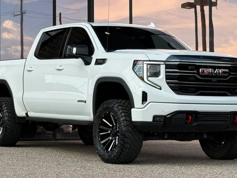Used 2023 GMC Sierra 1500 AT4 w/ AT4 Premium Package AWD/4WD image 17