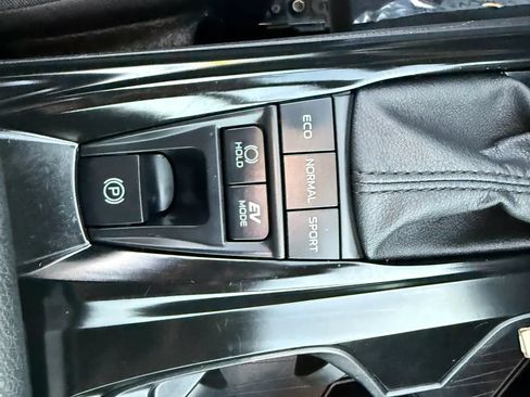 Used 2025 Toyota Camry LE FWD image 30