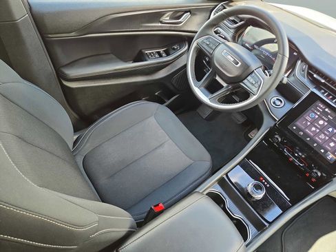 Used 2024 Jeep Grand Cherokee L Laredo w/ Luxury Tech Group I image 34