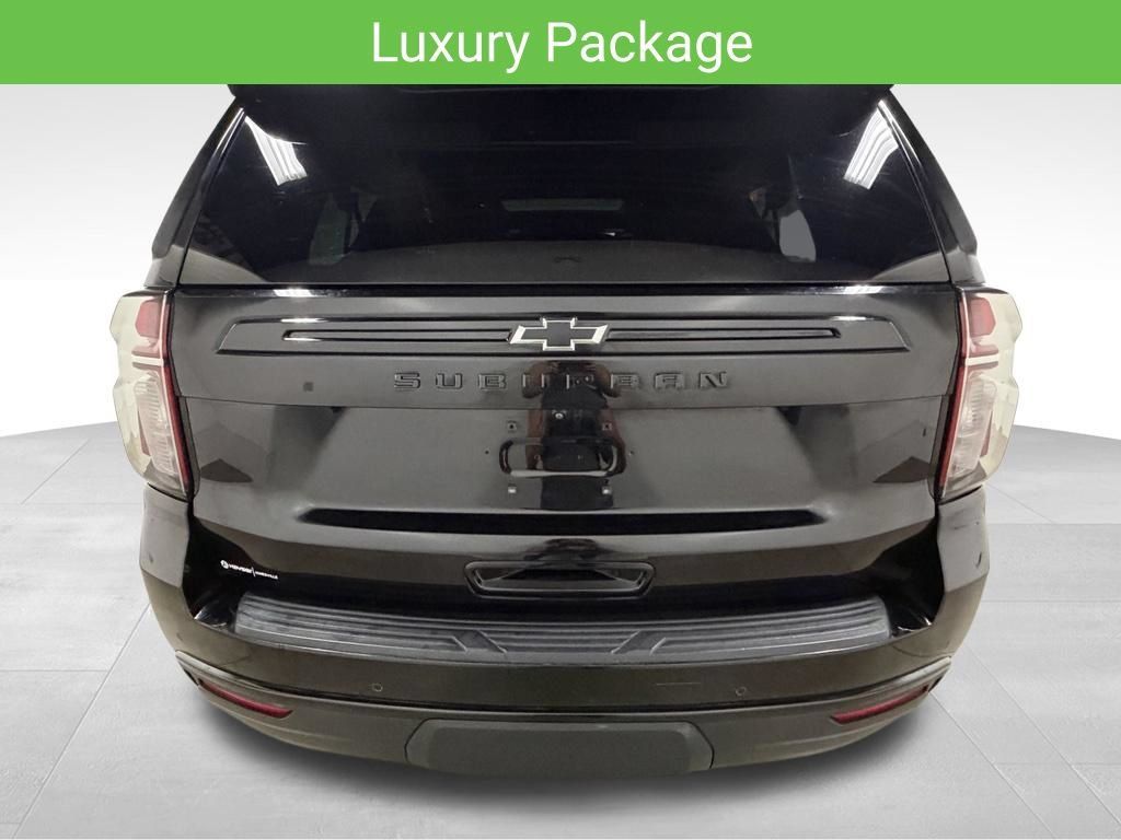 Certified 2024 Chevrolet Suburban Z71 w/ Luxury Package AWD/4WD image 7