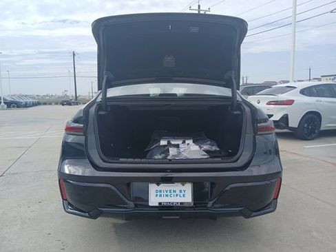 New 2025 BMW i7 xDrive60 AWD/4WD image 9