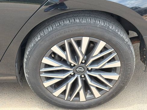 Used 2025 Nissan Altima 2.5 SV FWD image 19