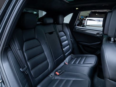 Used 2017 Porsche Macan Turbo AWD/4WD image 23