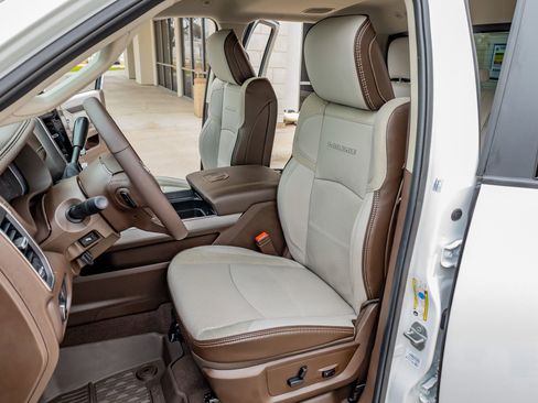 Used 2025 RAM 3500 Laramie image 31