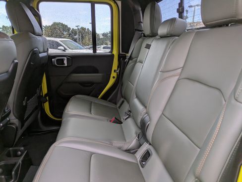 Used 2024 Jeep Gladiator Mojave AWD/4WD image 14