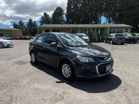 Used 2018 Chevrolet Sonic LT w/ Convenience Package FWD image 1