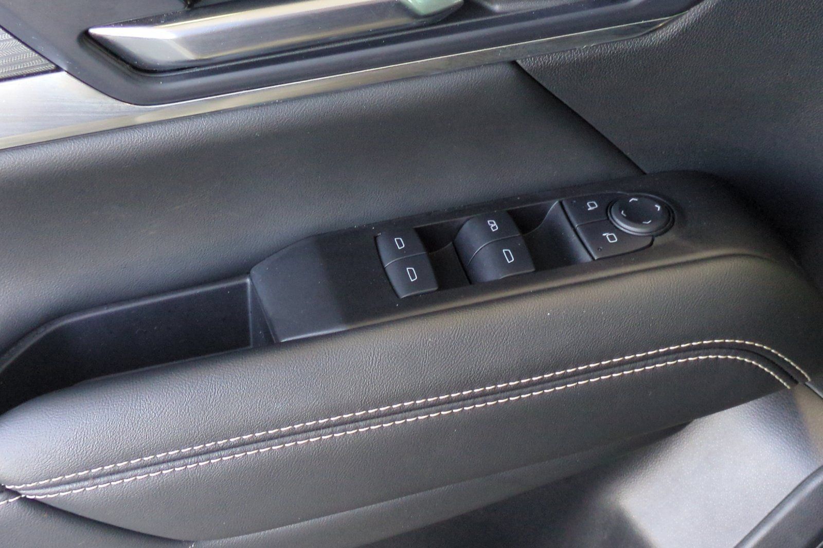 Used 2025 GMC Terrain Elevation AWD/4WD image 11