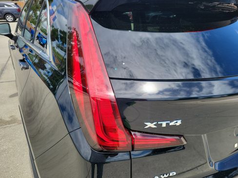 Used 2021 Cadillac XT4 Luxury w/ Cold Weather Package AWD/4WD image 10