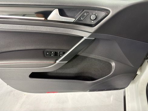 Used 2017 Volkswagen GTI SE FWD image 11