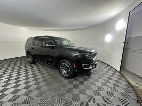 Certified 2025 Jeep Wagoneer Series II AWD/4WD image 3