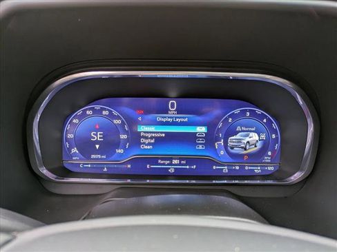 Used 2024 Chevrolet Suburban Premier image 9