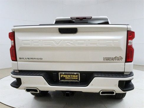 Used 2022 Chevrolet Silverado 1500 High Country w/ Technology Package image 6