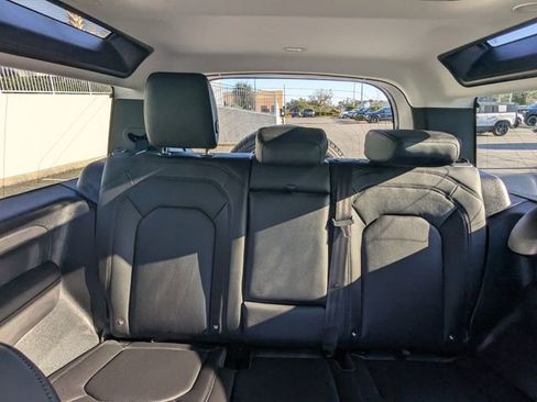 Used 2025 Land Rover Defender 90 S image 14