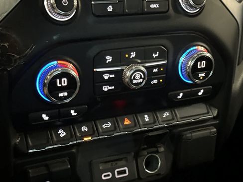 Used 2021 GMC Sierra 1500 SLT AWD/4WD image 21
