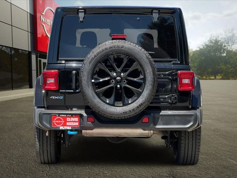 Used 2024 Jeep Wrangler Unlimited Sahara AWD/4WD image 8