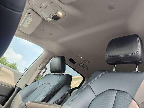 Used 2024 Chrysler Pacifica Touring-L FWD image 25
