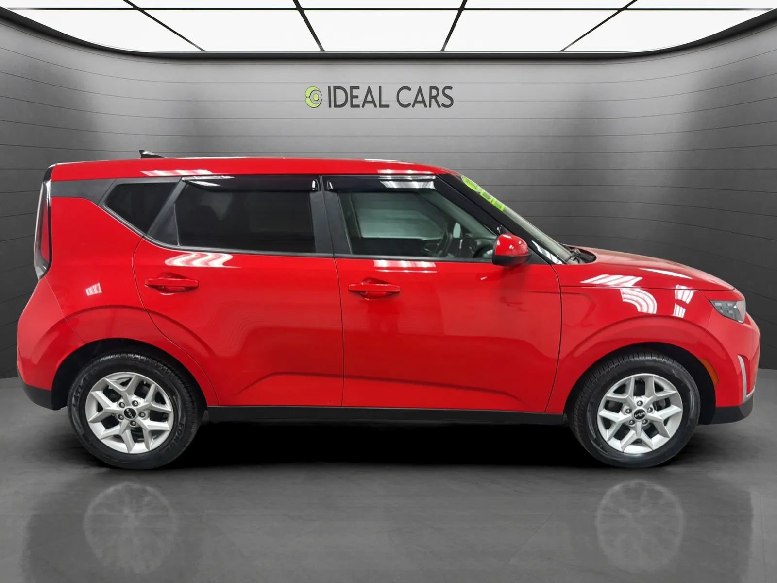 Used 2023 Kia Soul LX w/ Option Group 015 FWD image 4